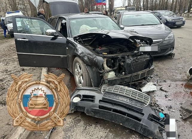 В массовой аварии под Саратовом пострадал мужчина