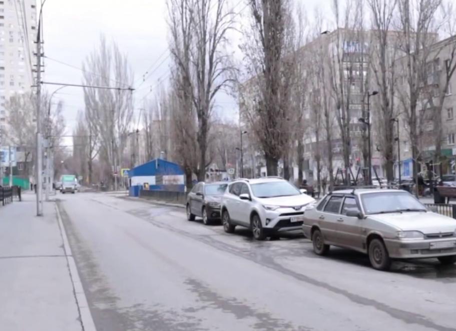 На улице Рахова начали ремонтировать магистральный водопровод