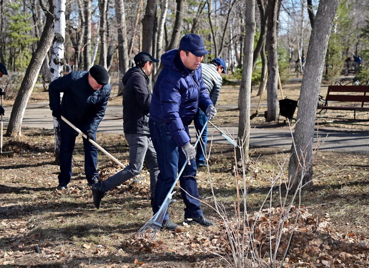 В первом весеннем субботнике участвуют более 12 тысяч человек