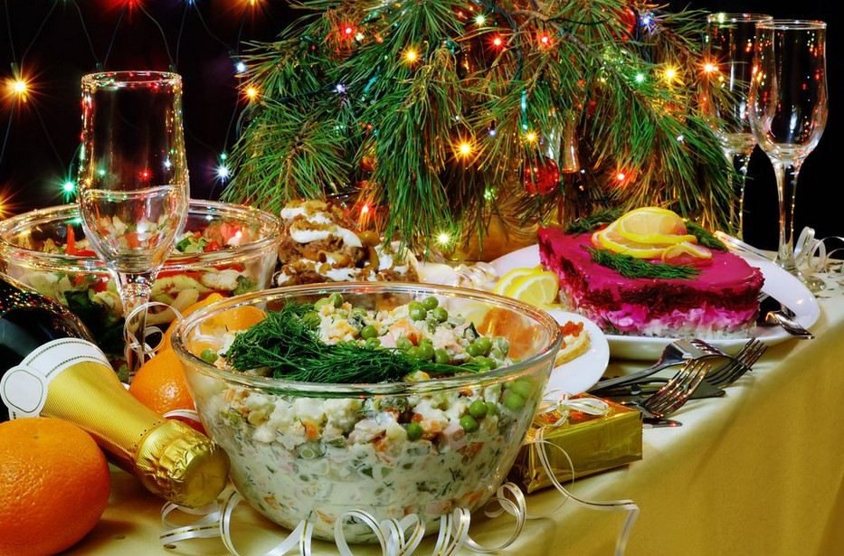 Сколько стоит накрыть праздничный стол в Саратове на Новый год?