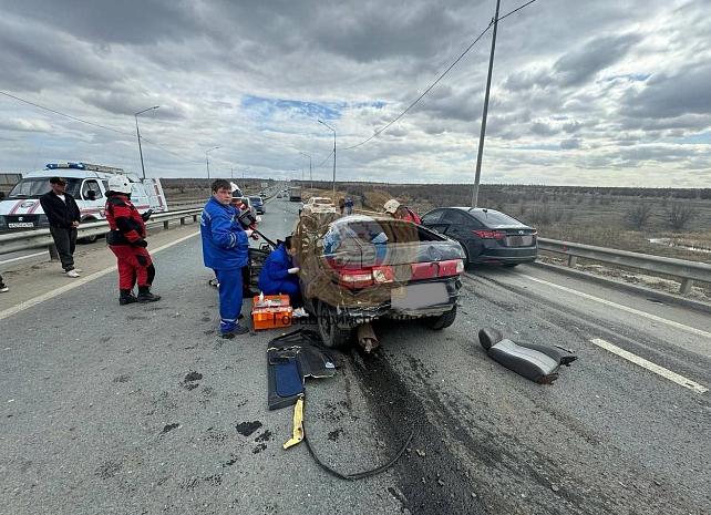В тройном ДТП около Нового Елшанского кладбища пострадали два человека